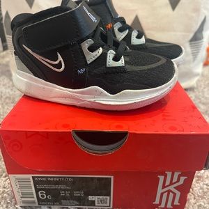 Toddler Nike Kyrie Infinity sneakers